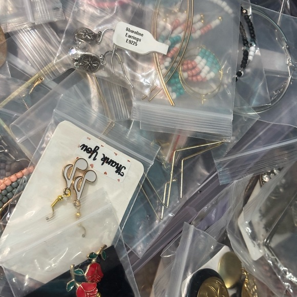 Assorted earring Collection - Picture 3 of 3